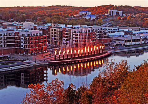 Branson landing - Branson Landing is a waterfront district with fine shopping and dining, luxury hotels and condominiums, and a scenic boardwalk along Lake Taneycomo. Enjoy the spectacular …